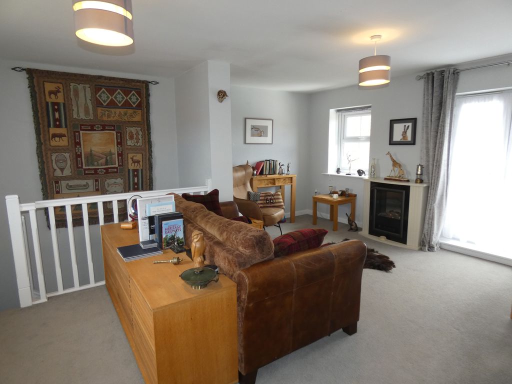 LOUNGE/DINING AREA- click for photo gallery